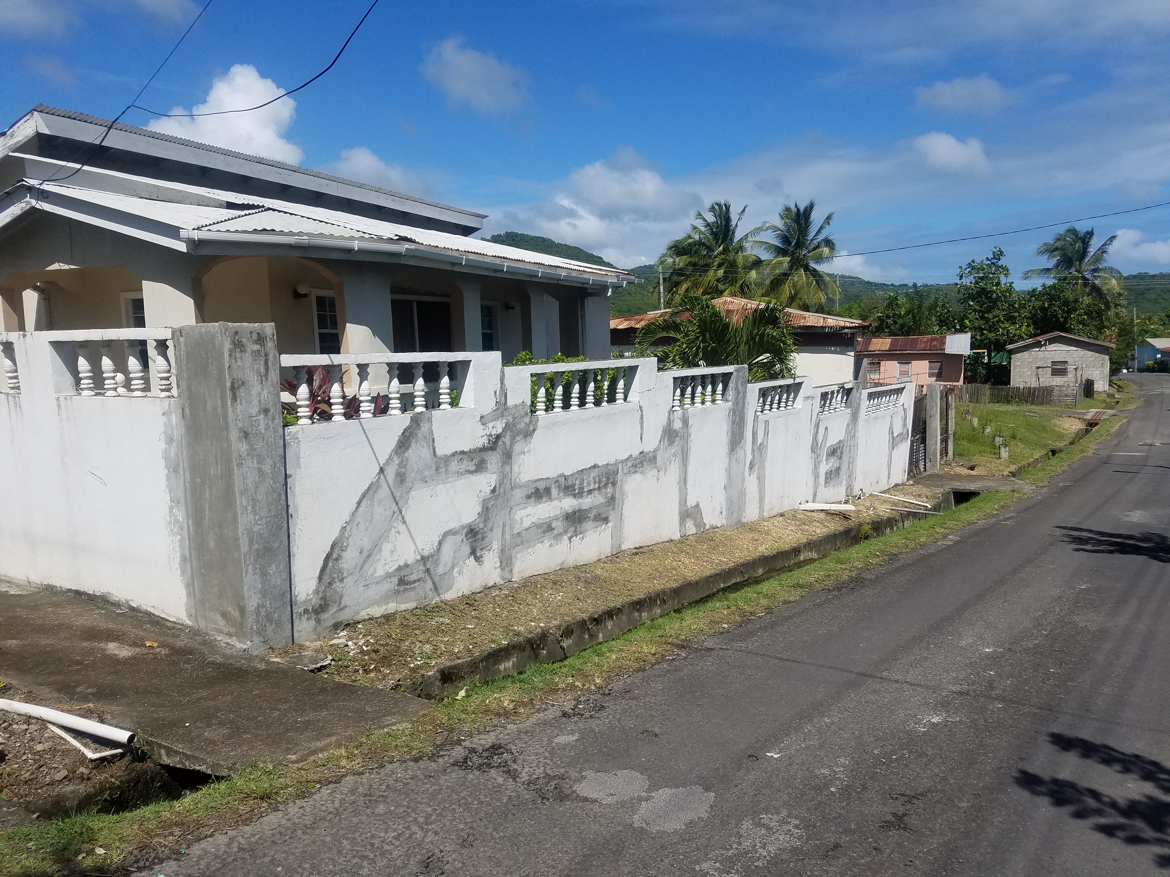 FIXER-UPPER PROPERTY FOR SALE ST LUCIA