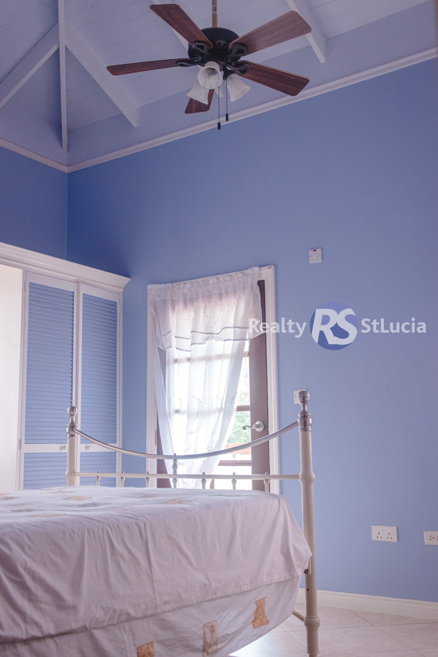 Houses For Sale In Saint. Lucia bed blue