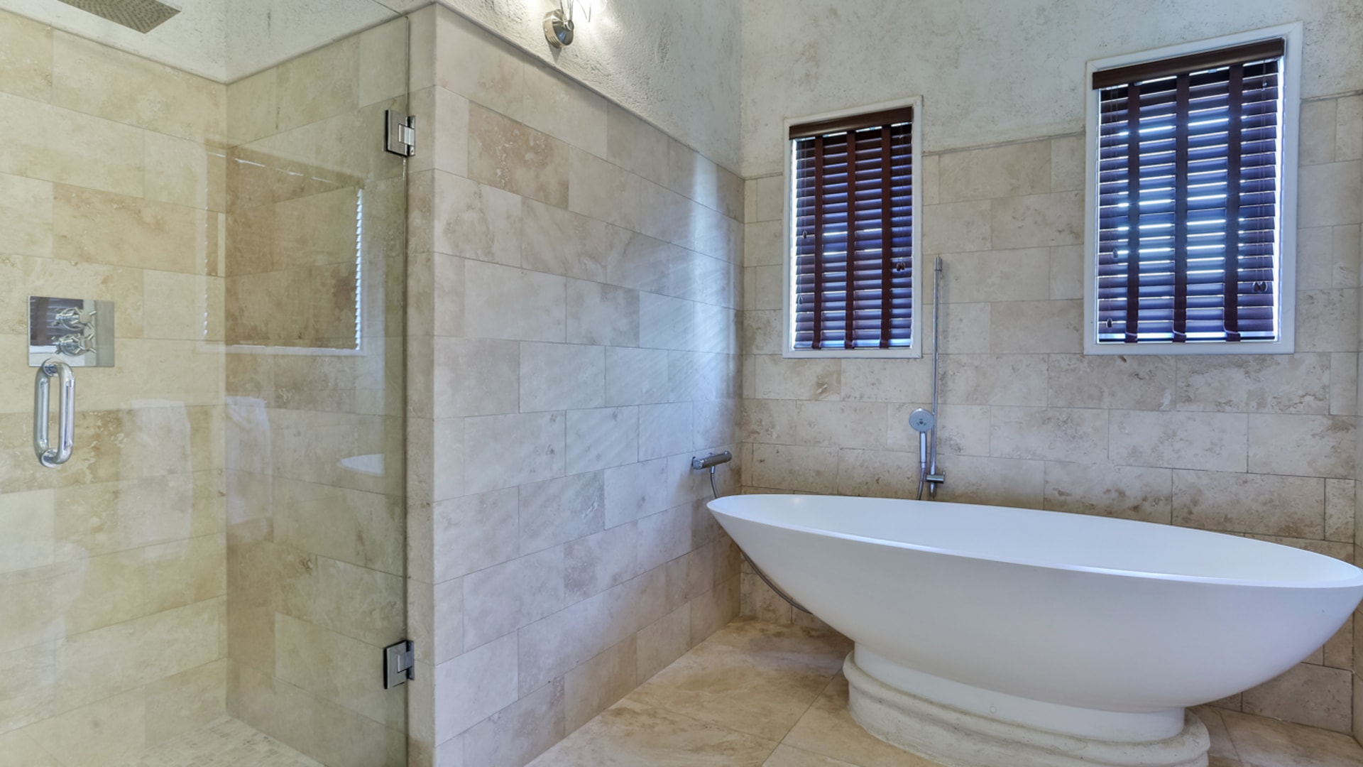 st lucia real estate Luxury Villa for Sale at Cap Estate - Cayman Villa tub