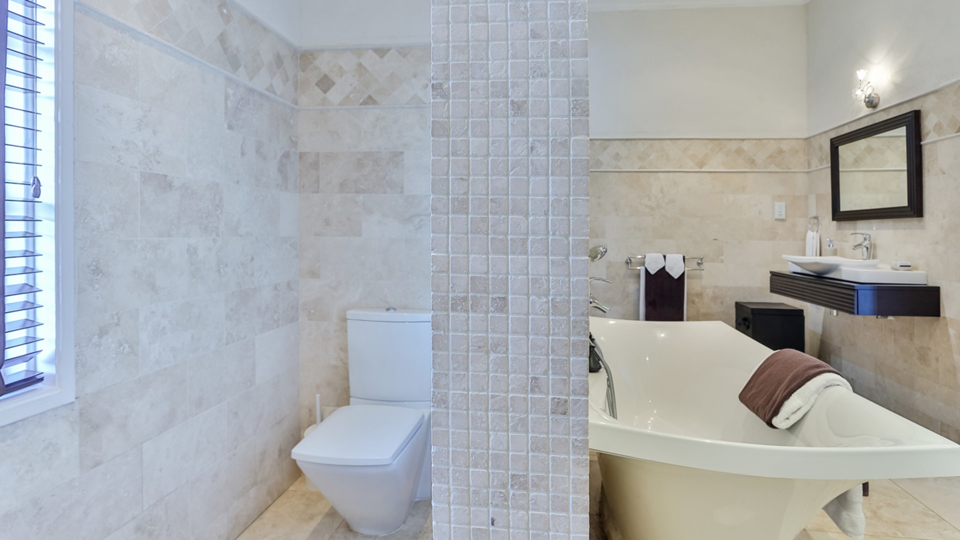 st lucia real estate Luxury Villa for Sale at Cap Estate - Cayman Villa tub