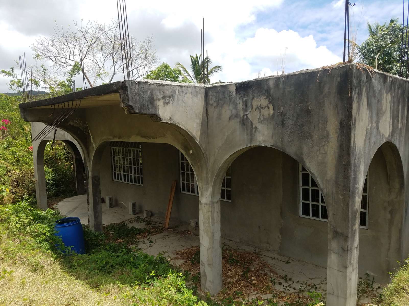 Incomplete House / Fixer Upper For Sale on 8,746 sq. ft. Land
