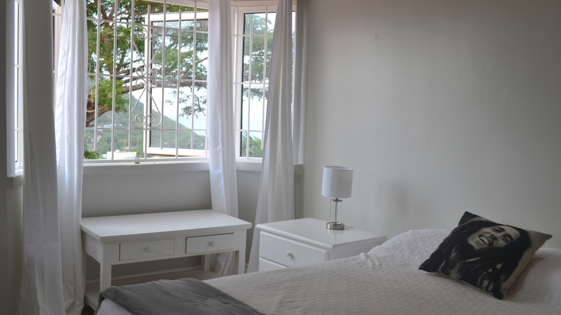 St Lucia real estate Casa Soluna Villa bed