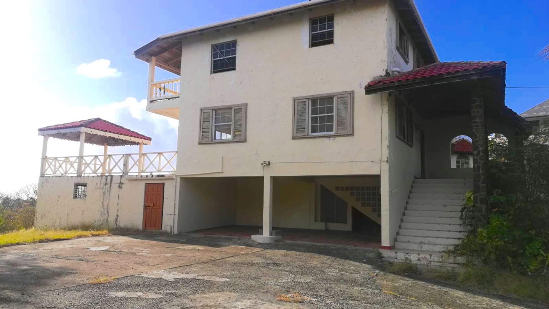 cap estate fixer upper home for sale with ocean view
