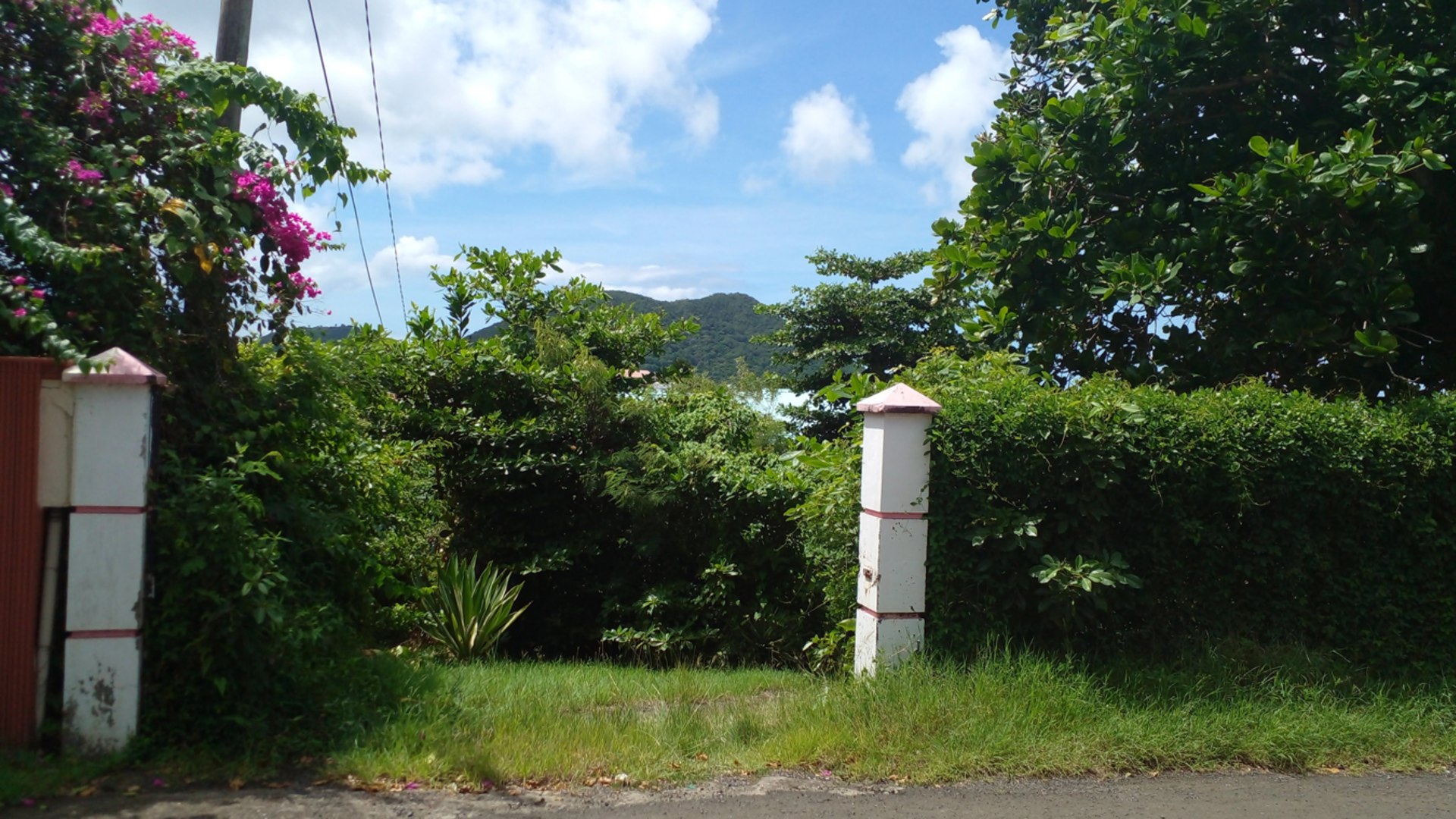 Rodney Bay, St lucia real estate fixer upper entrance