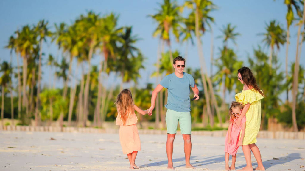 Can a US citizen live in St Lucia?