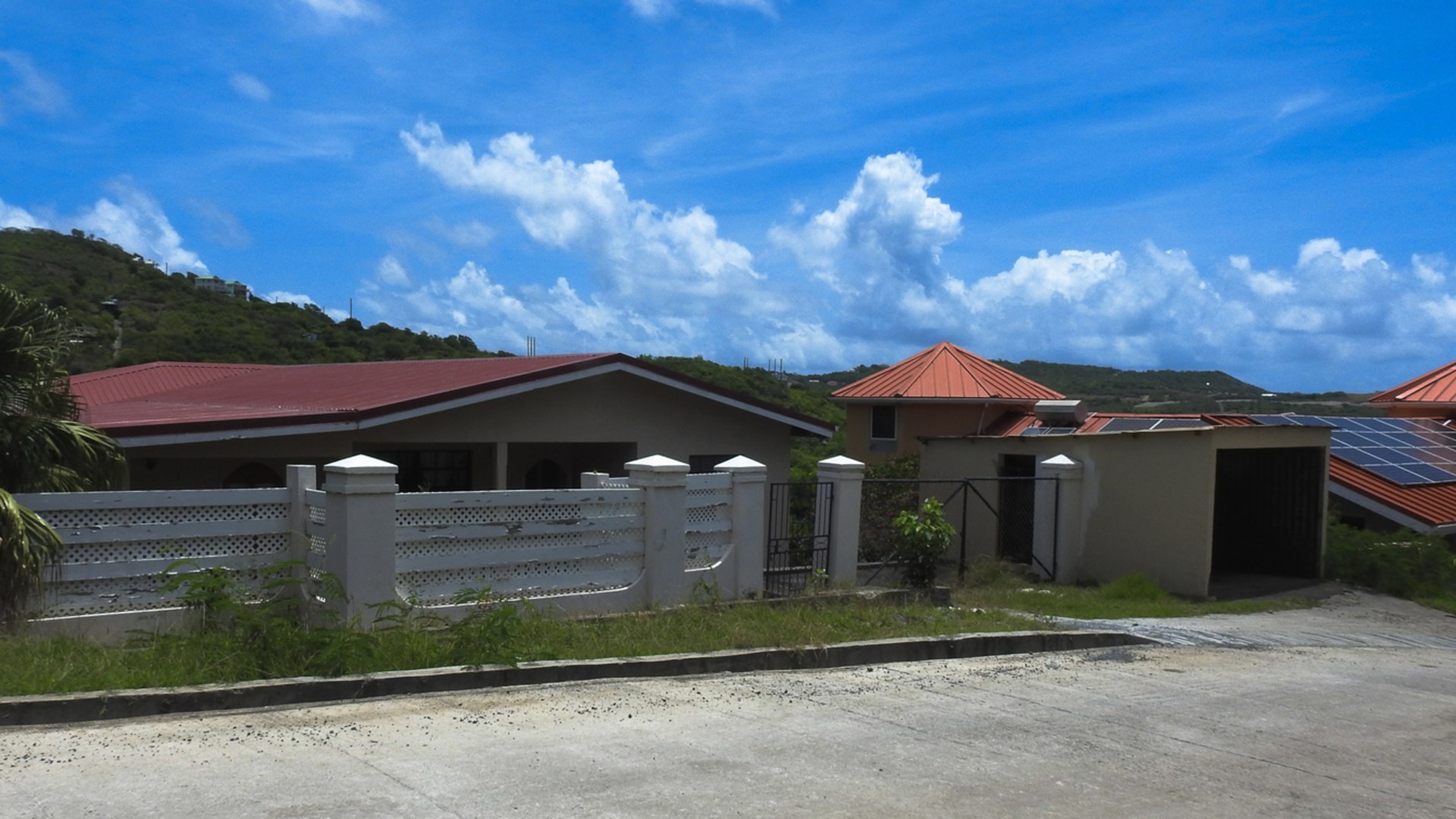 4 Bed Fixer-Upper Cas-En-Bas