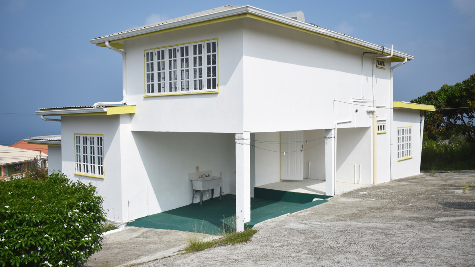 House for sale in St lucia Carellie Real Estate garrage