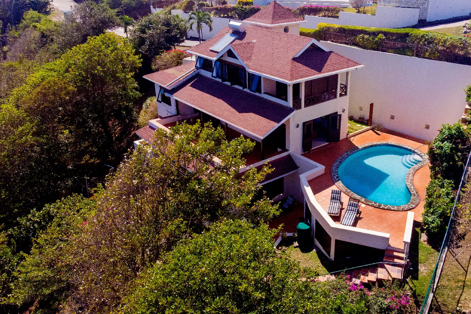 Cliff Side Family Home
