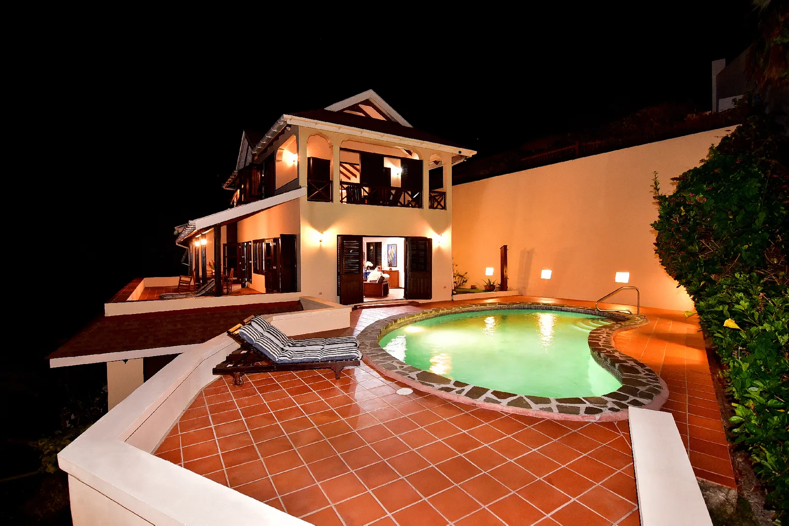 st lucia real estate Cliff Side Family Home for sale lights