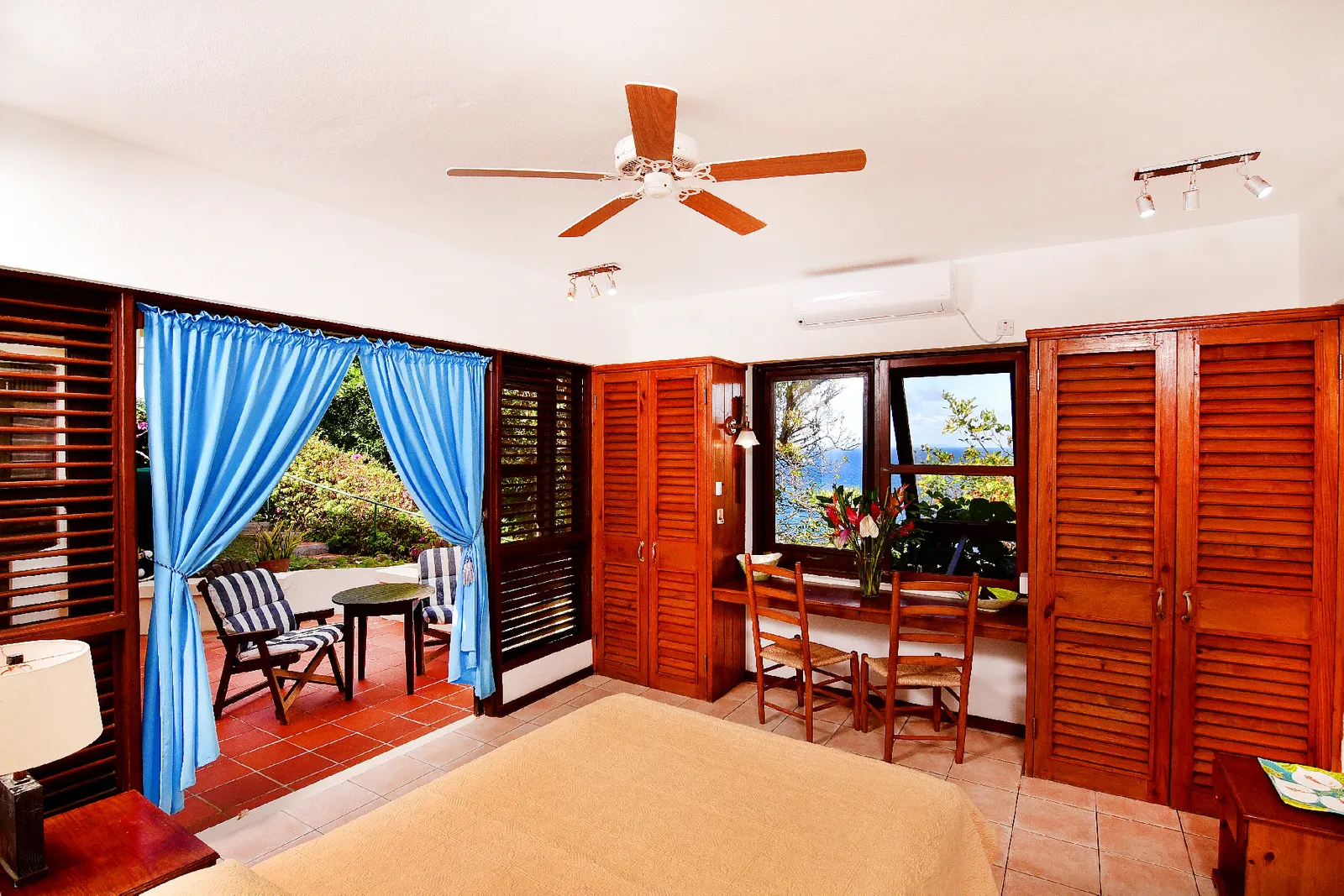 st lucia real estate Cliff Side Family Home for sale closet