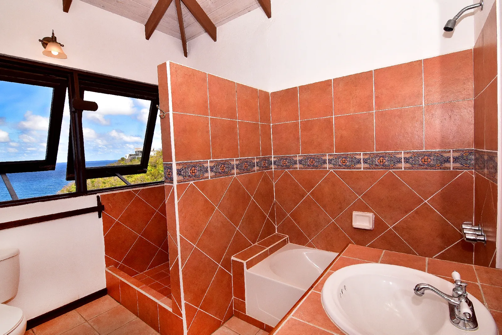 st lucia real estate Cliff Side Family Home for sale bath