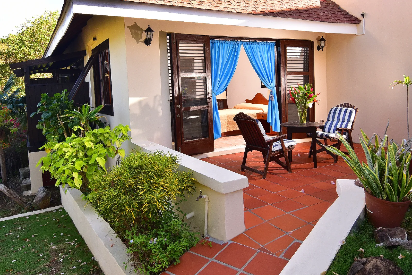 st lucia real estate Cliff Side Family Home for sale outside