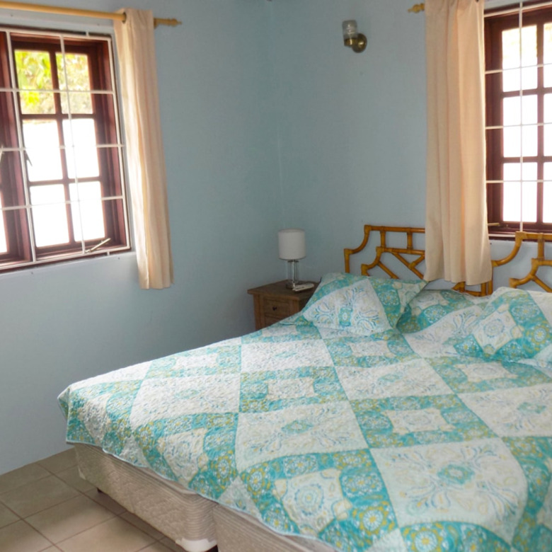 st lucia real estate 2 bedroom Cozzy Cottage For Rent at Cap Estate, St. Lucia beding