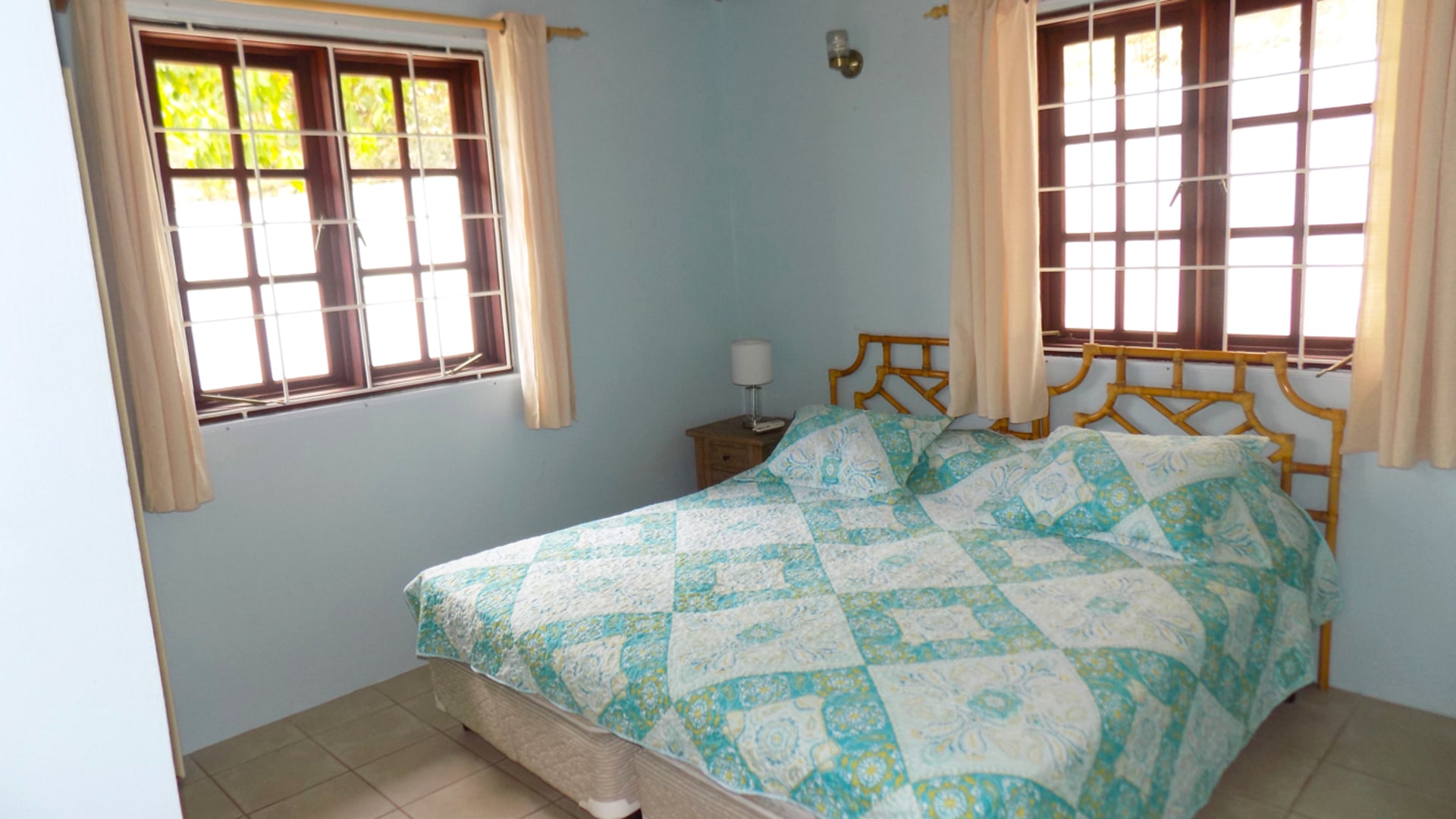st lucia real estate 2 bedroom Cozzy Cottage For Rent at Cap Estate, St. Lucia beding