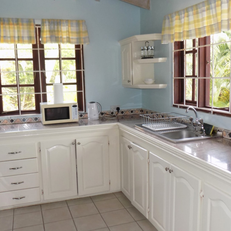 st lucia real estate 2 bedroom Cozzy Cottage For Rent at Cap Estate, St. Lucia kitchen