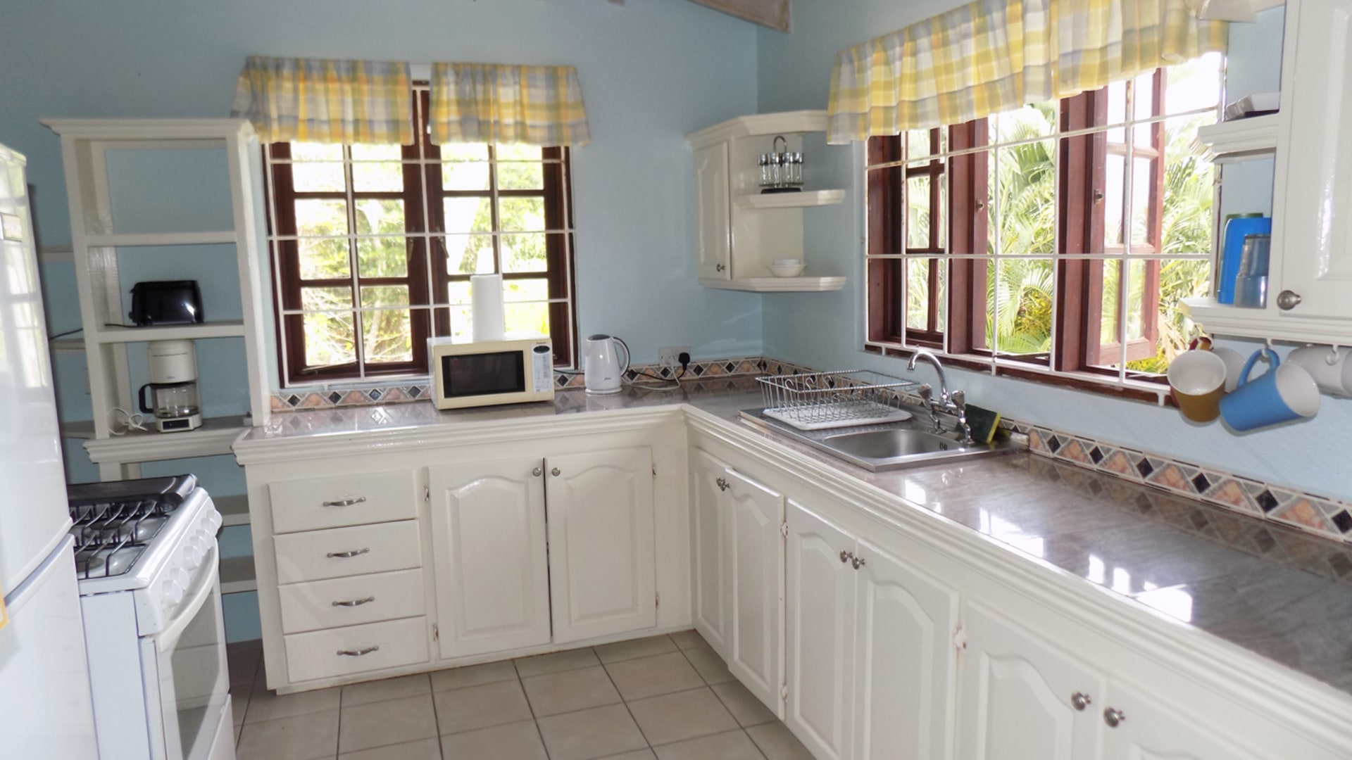 st lucia real estate 2 bedroom Cozzy Cottage For Rent at Cap Estate, St. Lucia kitchen