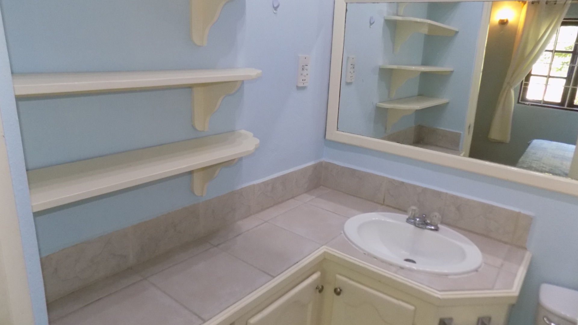 st lucia real estate 2 bedroom Cozzy Cottage For Rent at Cap Estate, St. Lucia