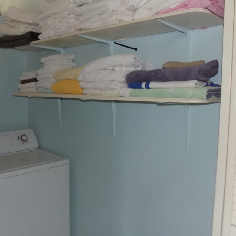 st lucia real estate 2 bedroom Cozzy Cottage For Rent at Cap Estate, St. Lucia towels
