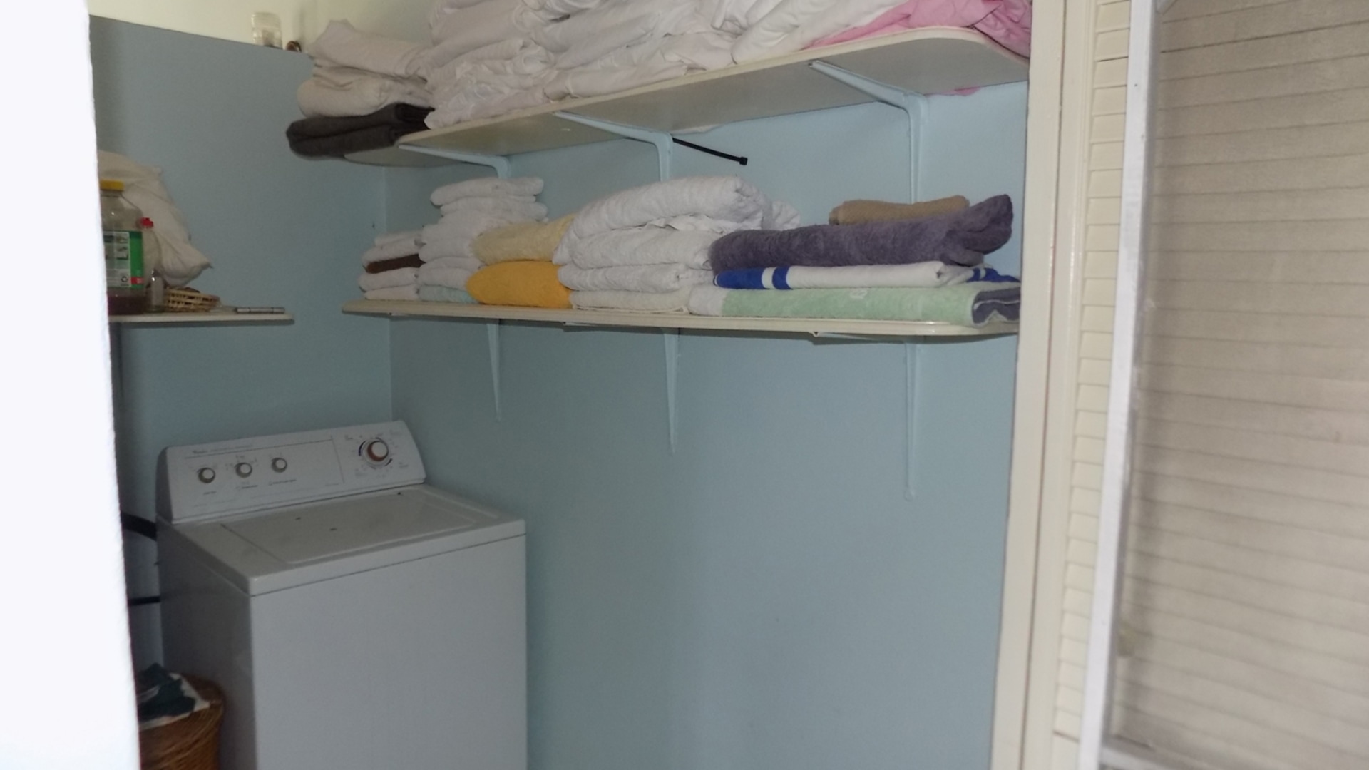 st lucia real estate 2 bedroom Cozzy Cottage For Rent at Cap Estate, St. Lucia towels