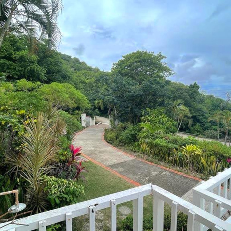 st lucia real estate 3 bedroom Bungalow For Rent at Cap Estate entrace