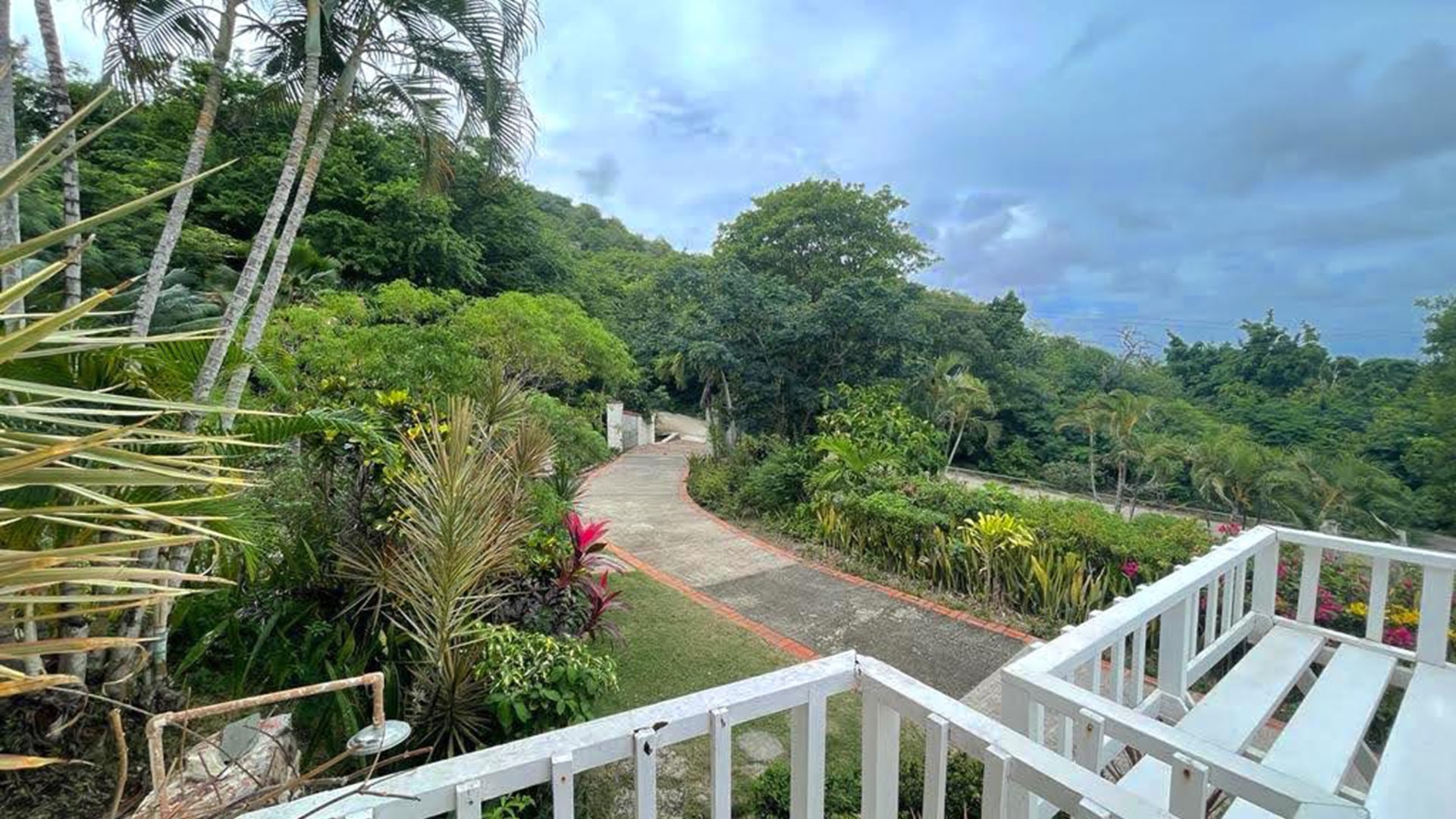 st lucia real estate 3 bedroom Bungalow For Rent at Cap Estate entrace