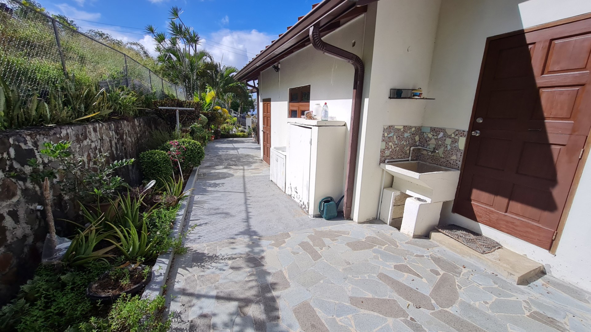 st lucia real estate Private Villa For Rent At Morne Fortune for rent yard