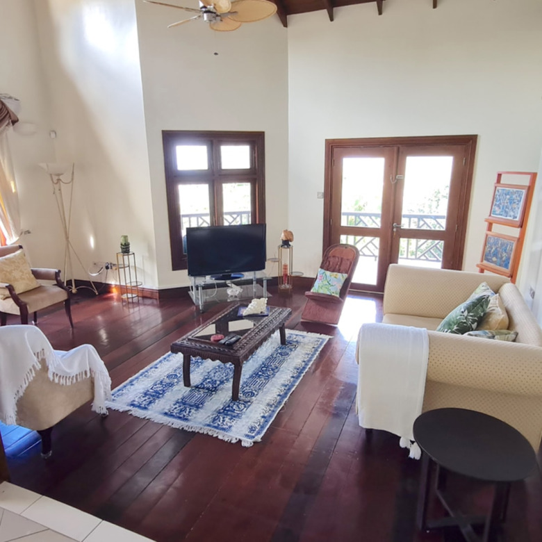 st lucia real estate Private Villa For Rent At Morne Fortune for rent centre table