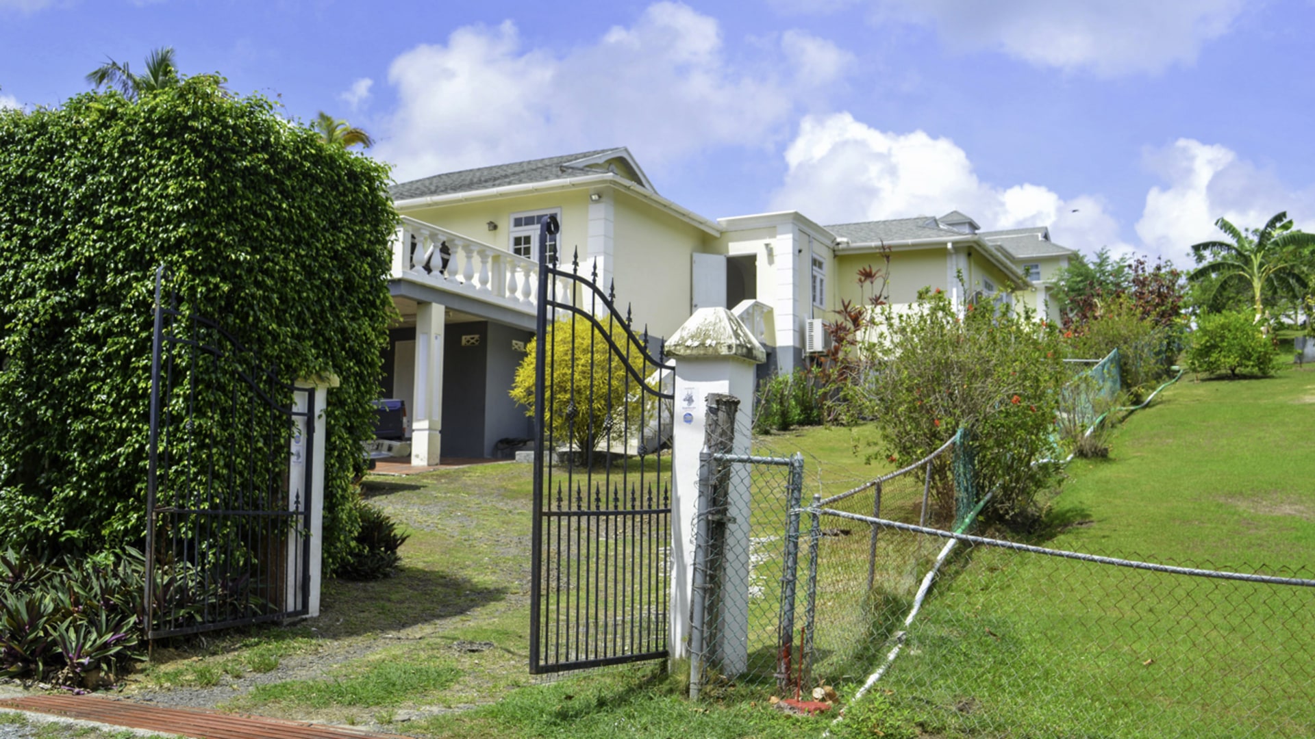 st lucia real estate 3-bed Standalone Trouya Villa for Rent fence yard