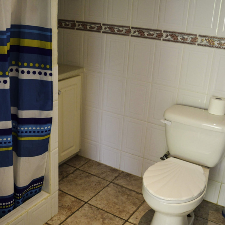 st lucia real estate 3-bed Standalone Trouya Villa for Rent toilet