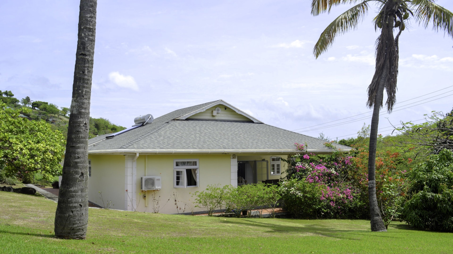st lucia real estate 3-bed Standalone Trouya Villa for Rent yard