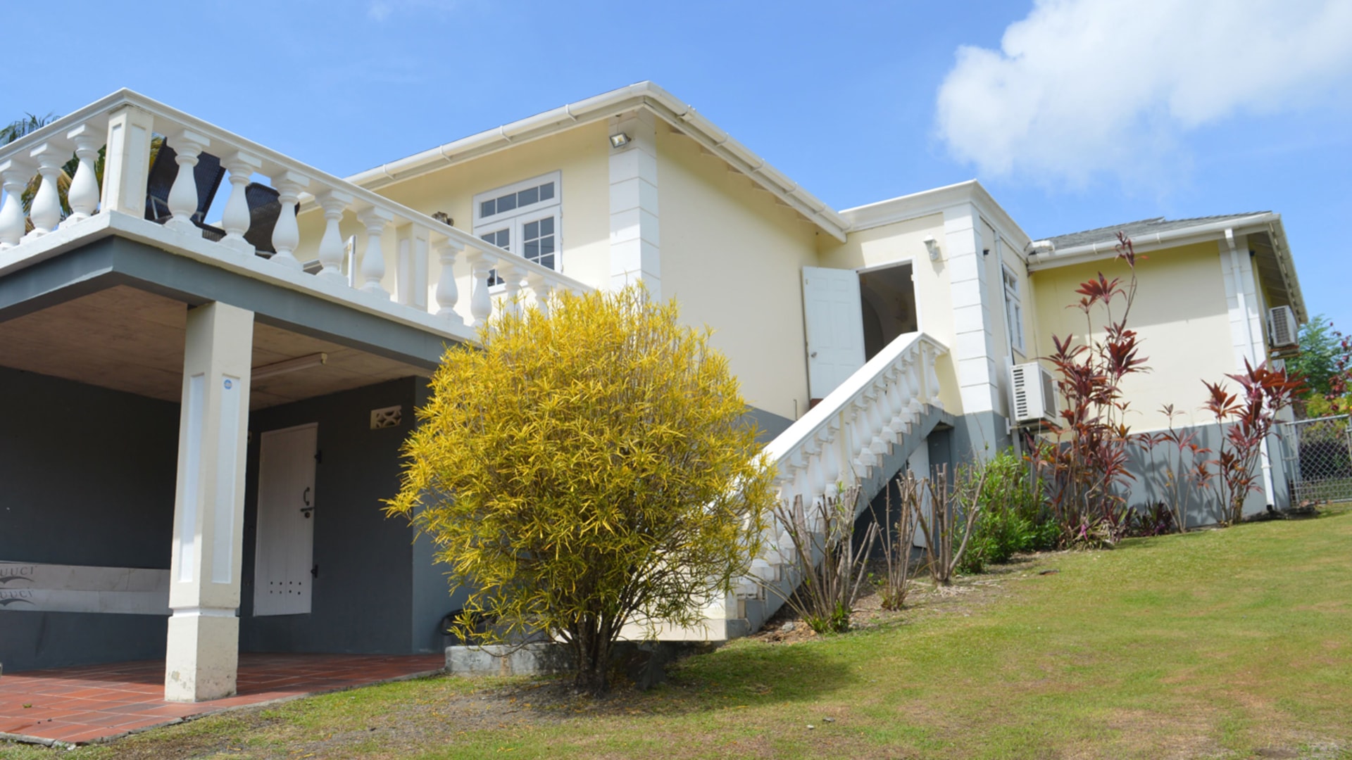 st lucia real estate 3-bed Standalone Trouya Villa for Rent building
