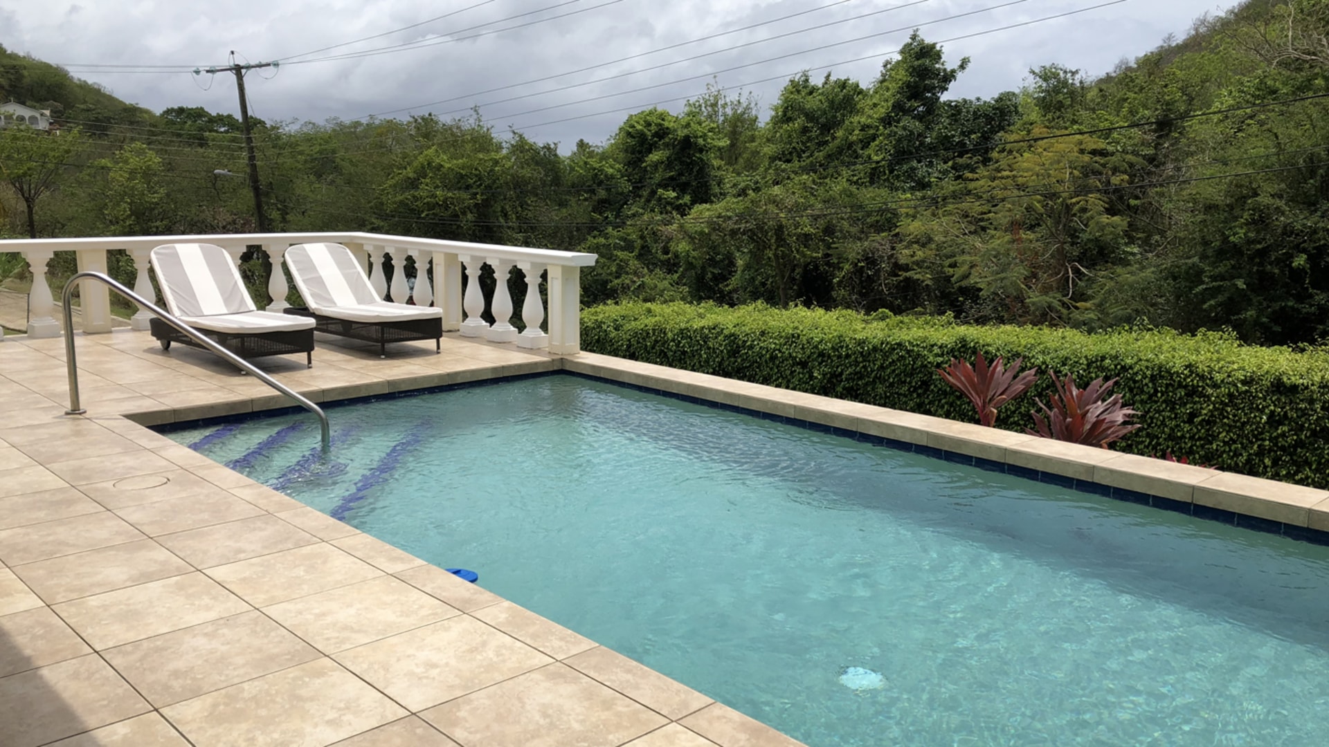 st lucia real estate 3-bed Standalone Trouya Villa for Rent pool view