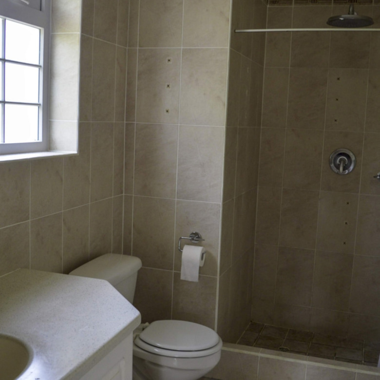st lucia real estate 3-bed Standalone Trouya Villa for Rent bath