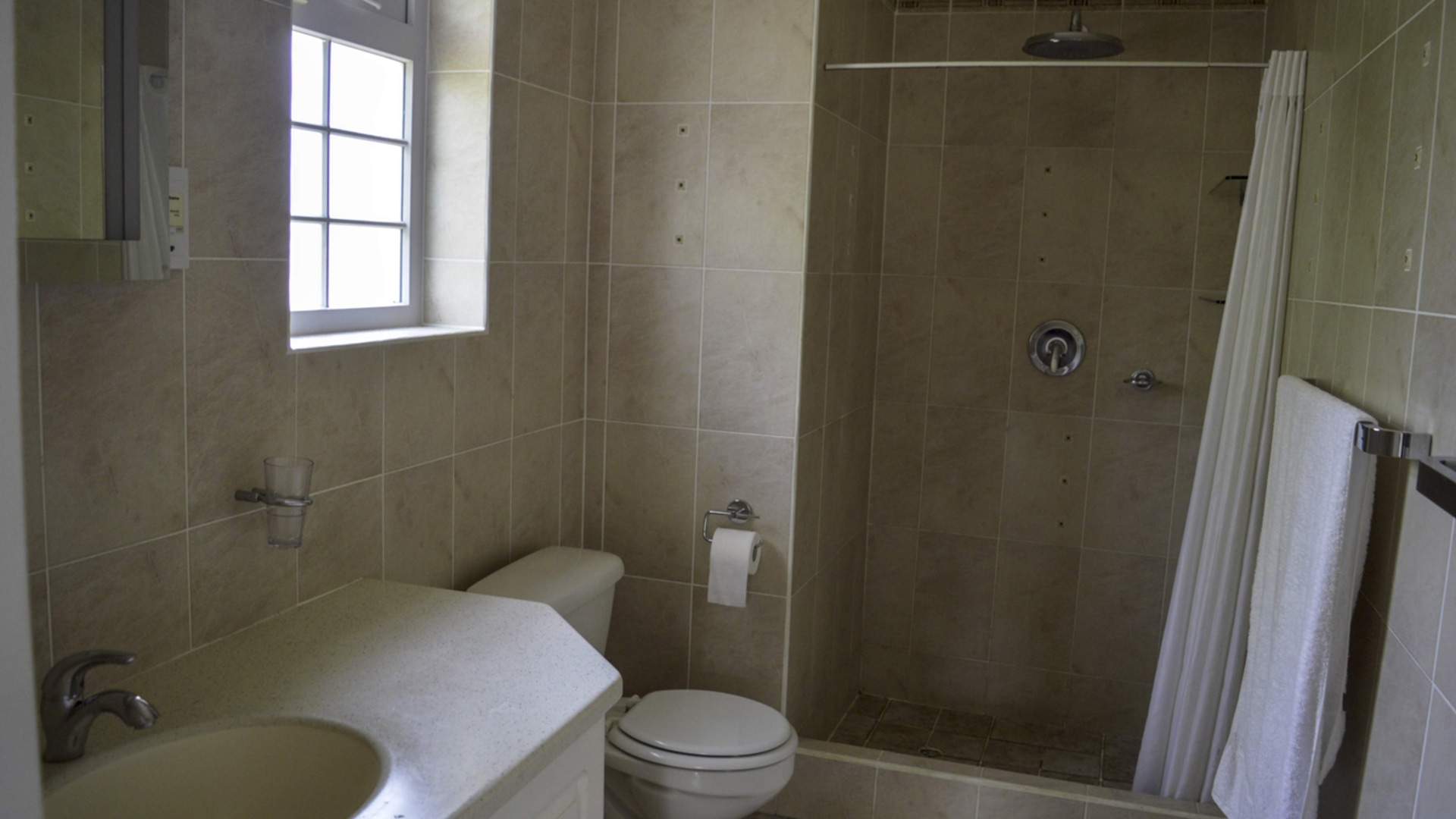 st lucia real estate 3-bed Standalone Trouya Villa for Rent bath