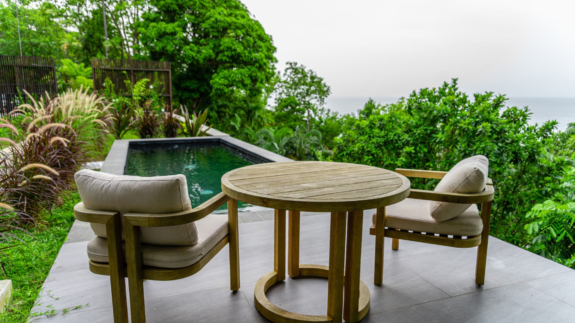 house and land in st lucia pond