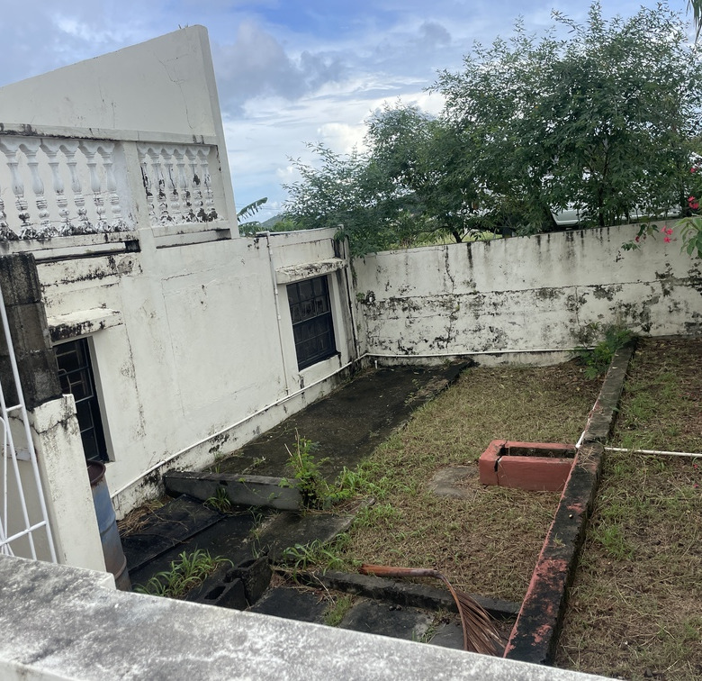 Beausejour st lucia house for sale yard