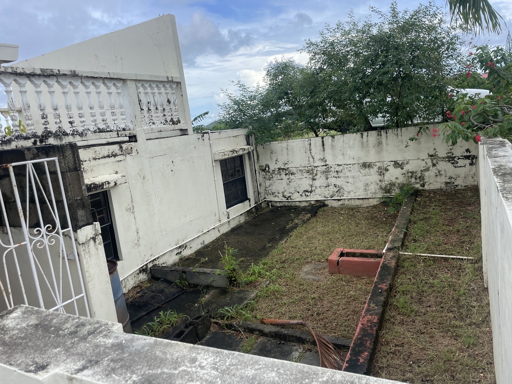 IMG_0546 (1) Beausejour st lucia house for sale yard