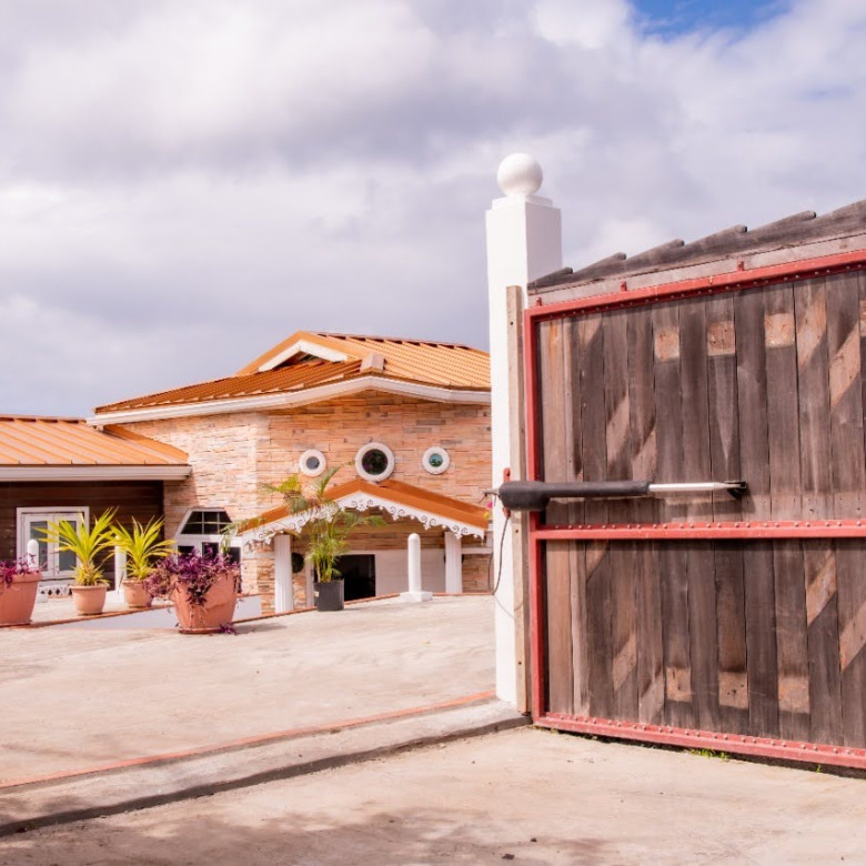 Villa For Rent In Cas En bas