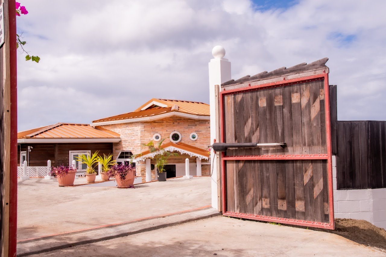 Villa For Rent In Cas En bas