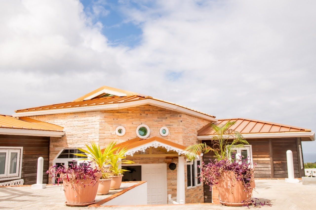 Villa For Rent In Cas En bas