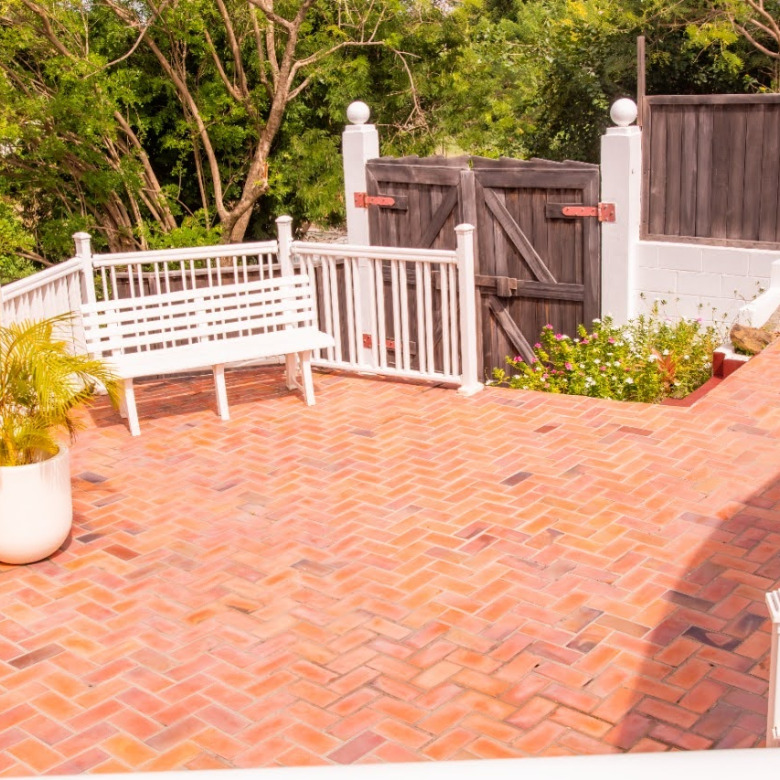 Villa For Rent In Cas En bas