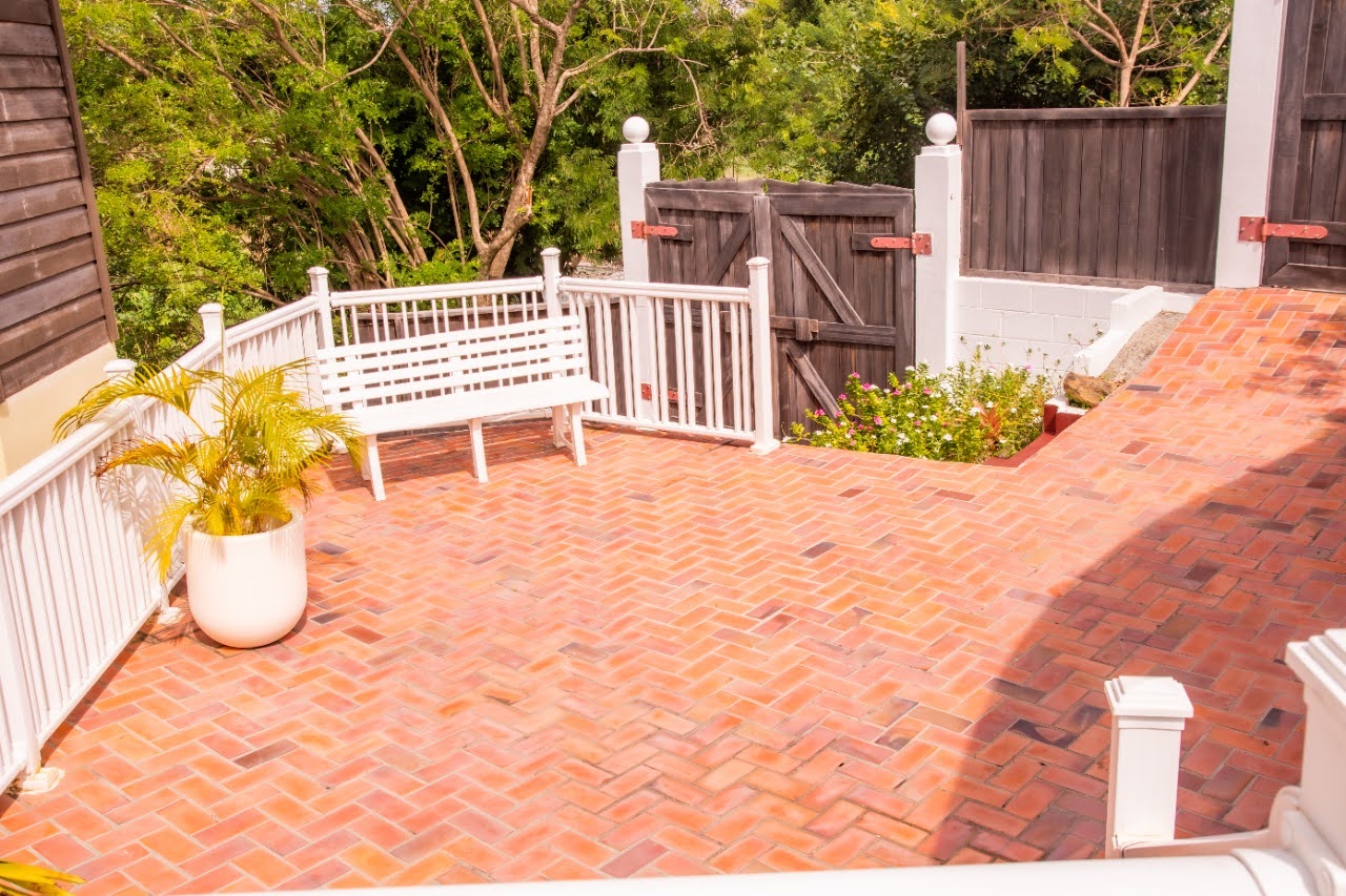 Villa For Rent In Cas En bas