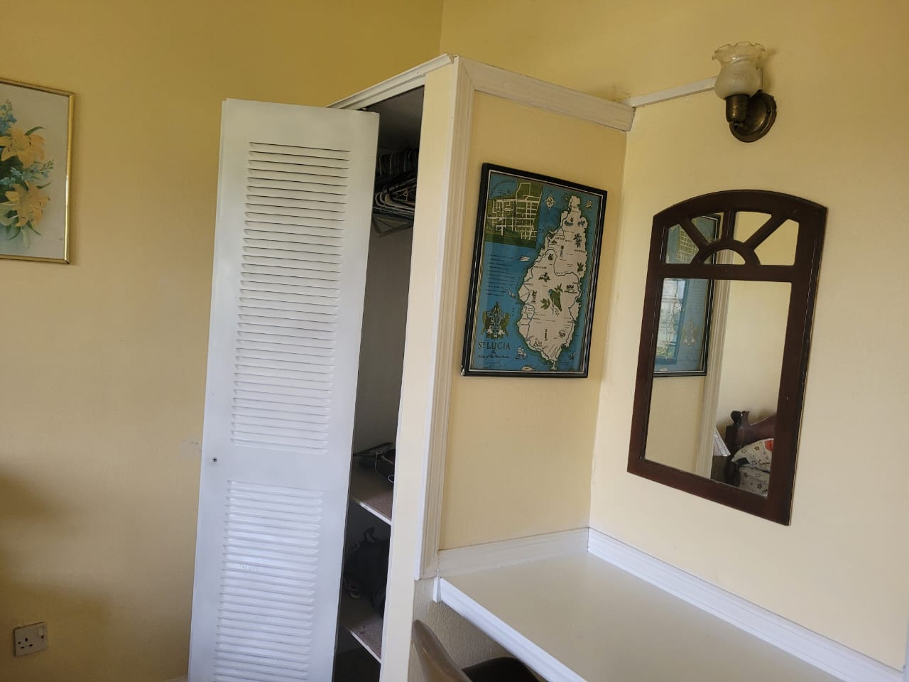 st lucia real estate 3 Bedroom House Close to Gablewoods For Rent mirror