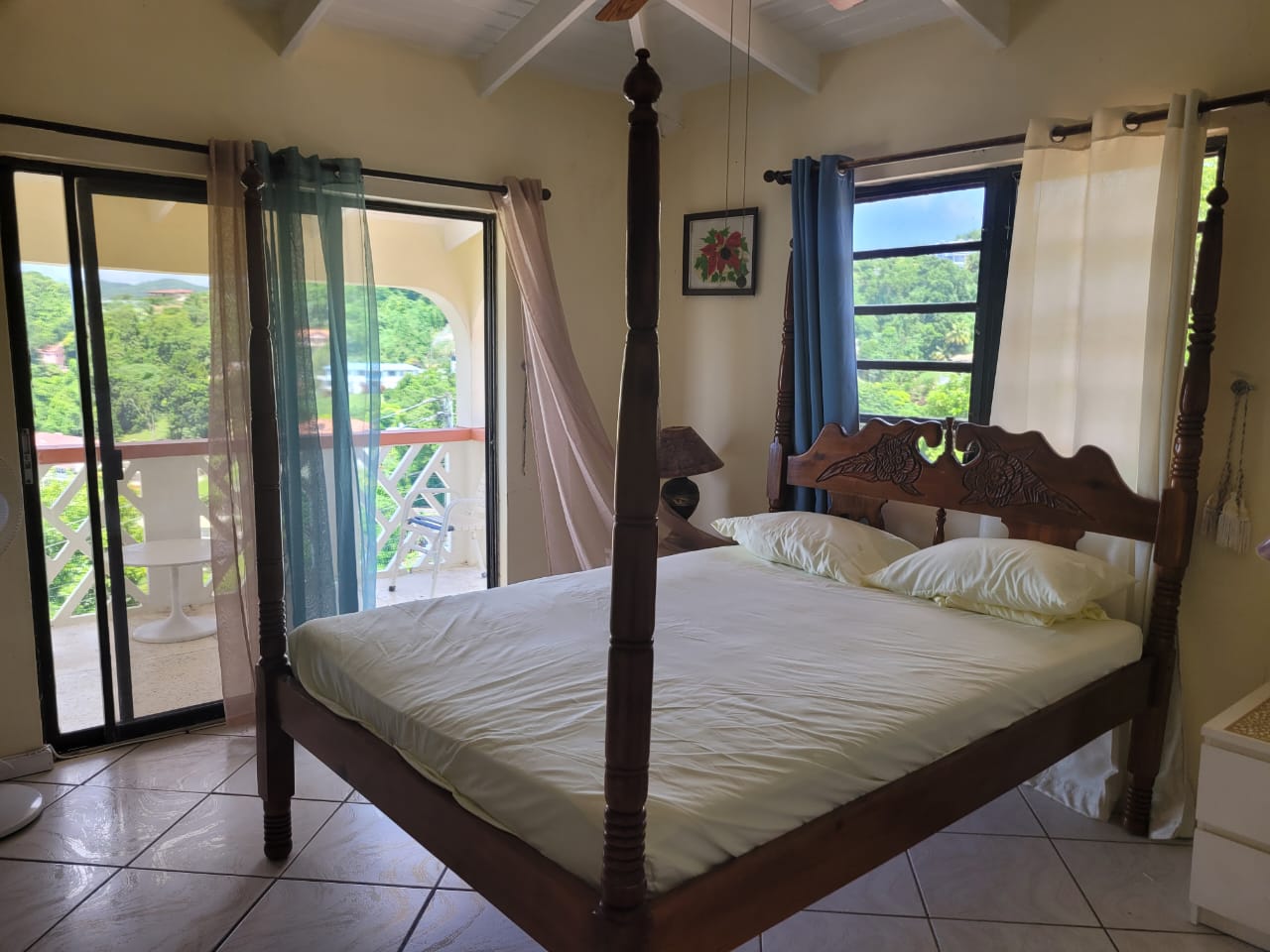 st lucia real estate 3 Bedroom House Close to Gablewoods For Rent 4 poster bed