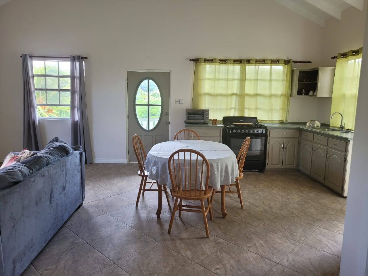 Investment Building With 6 Apartments For Sale in Bonneterre