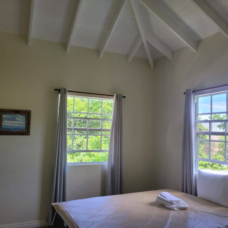 Investment Building With 6 Apartments For Sale in Bonneterre