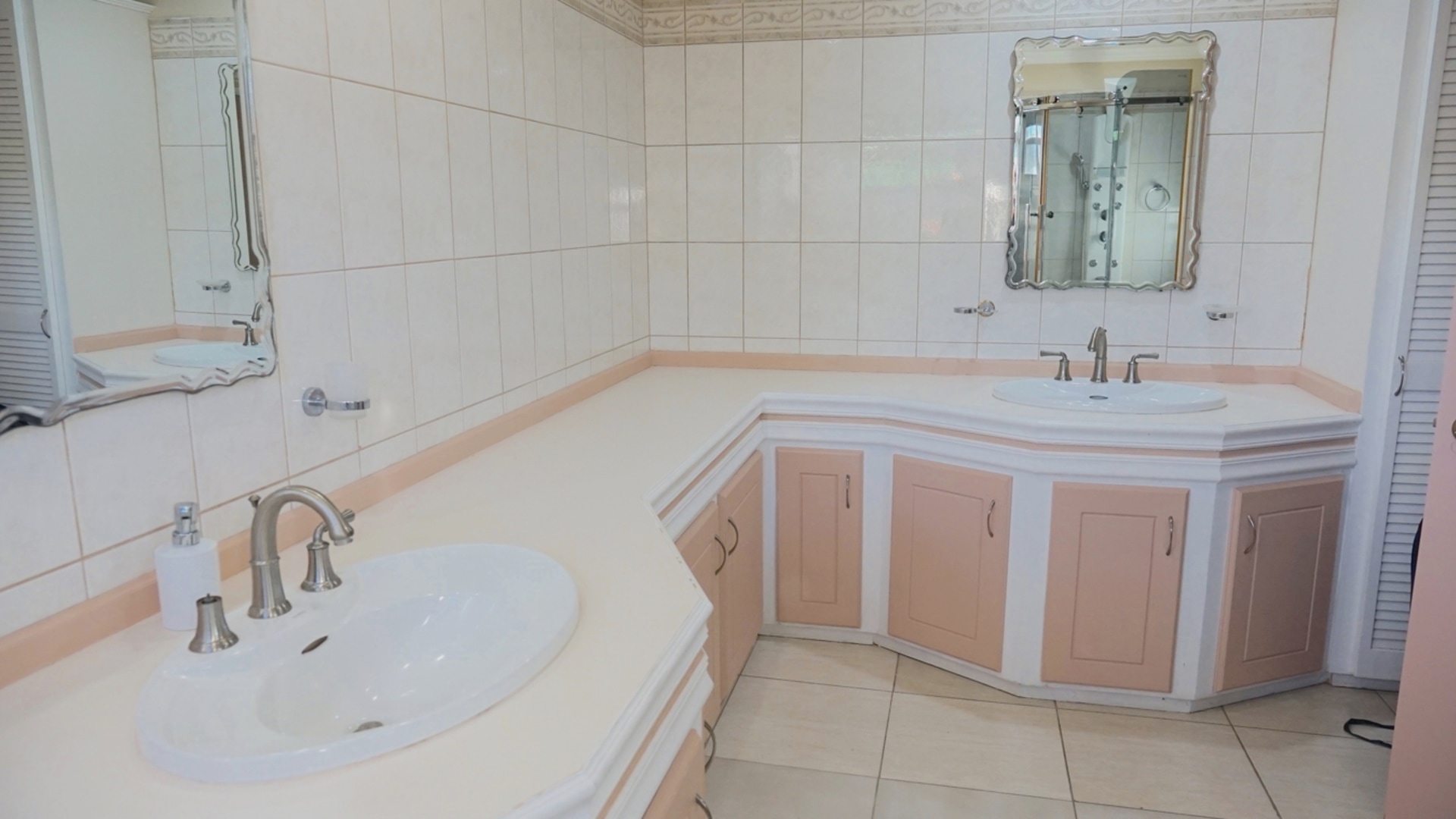 St lucia real estate ARONVALE STANDALONE HOME bath