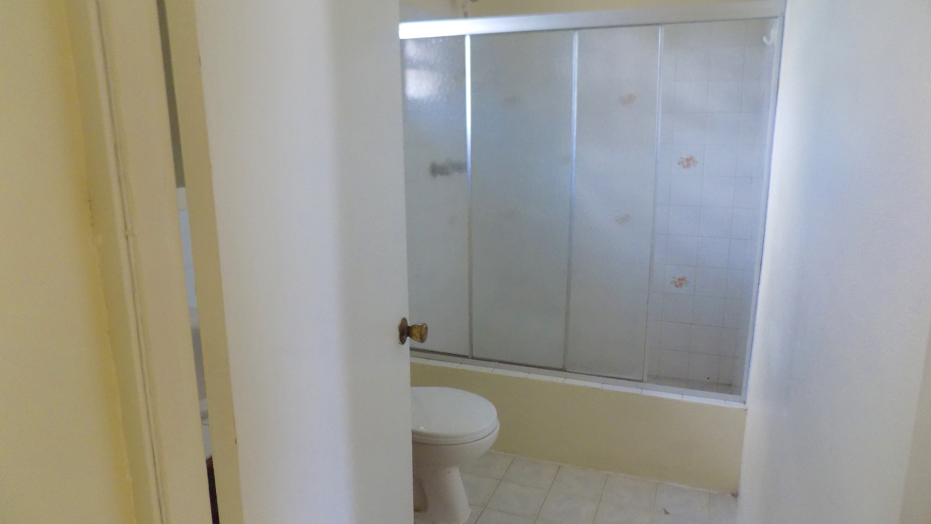 St Lucia real estate BEAUSEJOUR 3-BED HOUSE FOR RENT bathroom