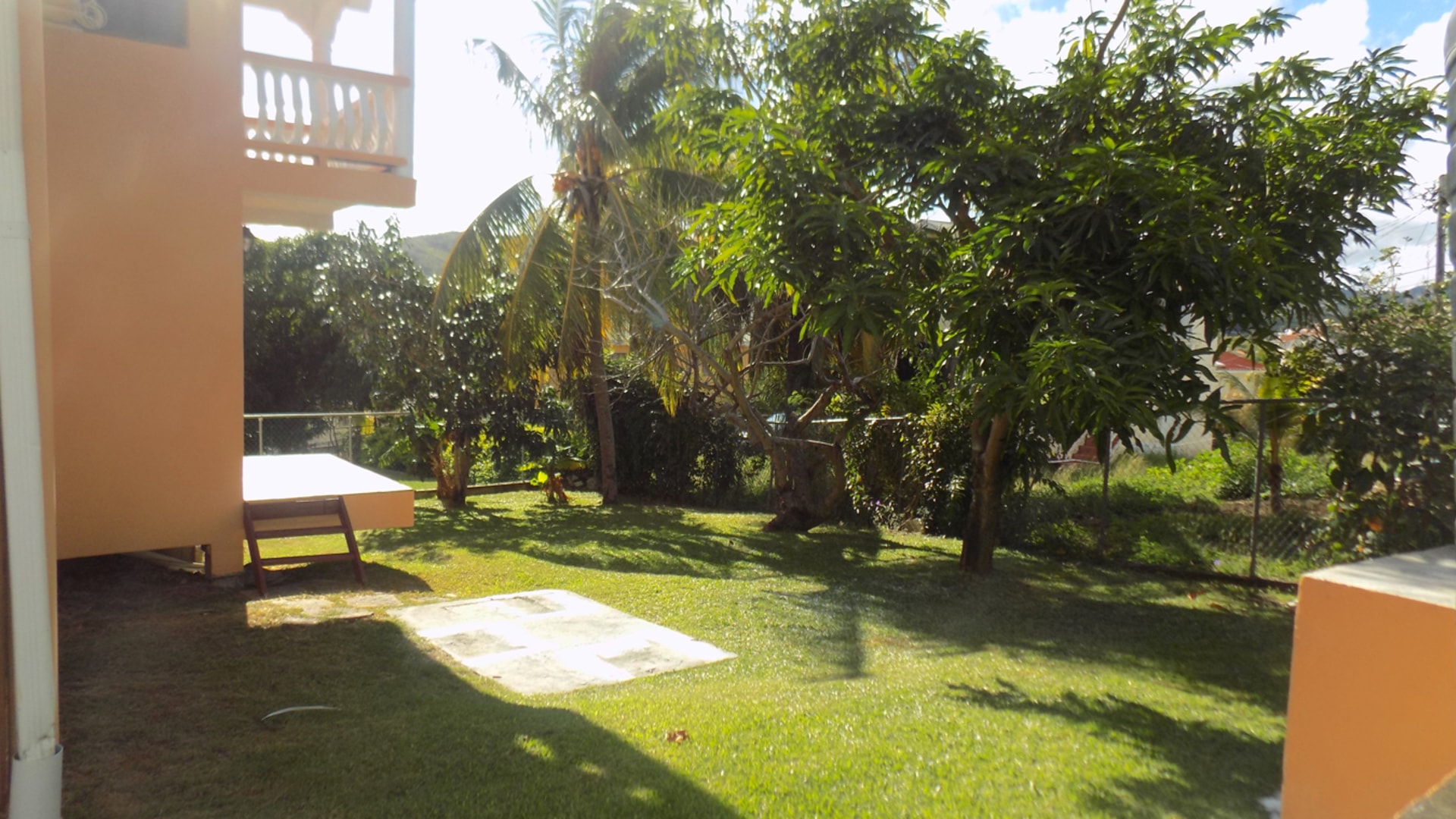 St Lucia real estate BEAUSEJOUR 3-BED HOUSE FOR RENT yard