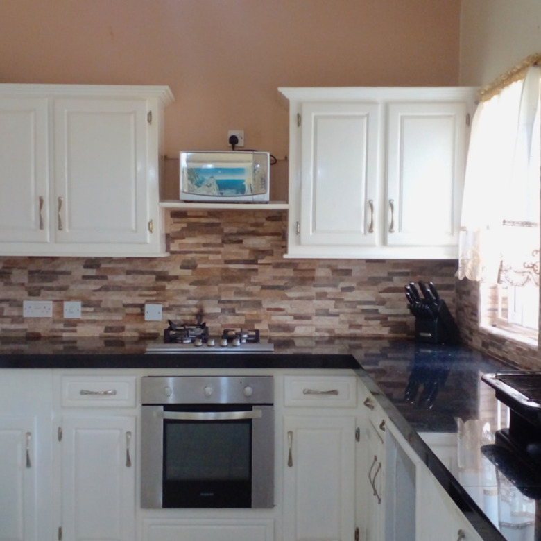st lucia real estate HIBISCUS 2 AT GATE PARK FOR RENT kitchenette